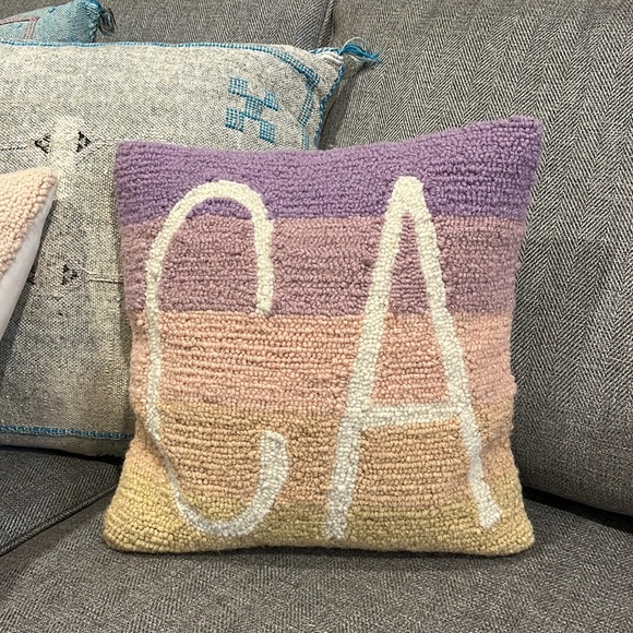 Cross stitch CA pillow, pink, purple, like new condition - Picture 4 of 4